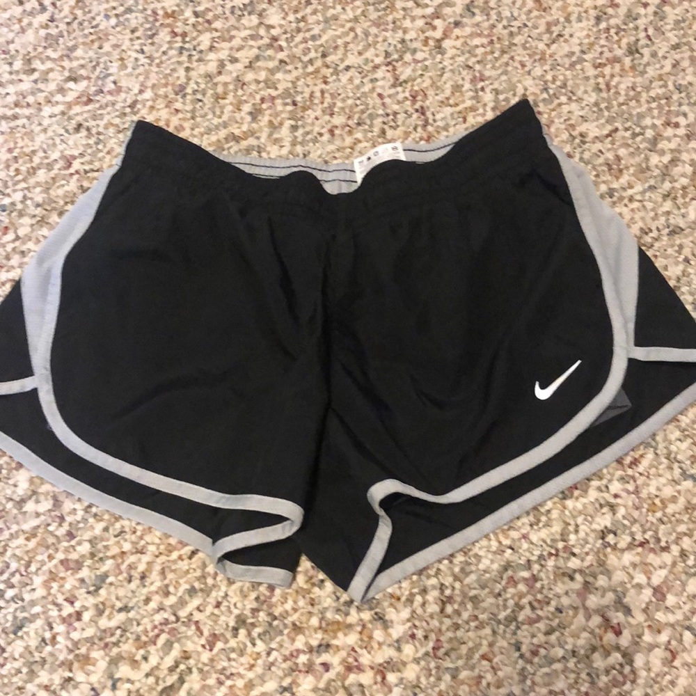 Nike dri-fit shorts size medium in EUC.